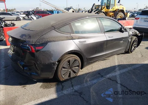 2025 Tesla Model 3 Long Range Rear-Wheel Drive/Standard Rear-Wheel Drive z USA, uszkodzony, nr VIN 5YJ3E1EA8SF999042